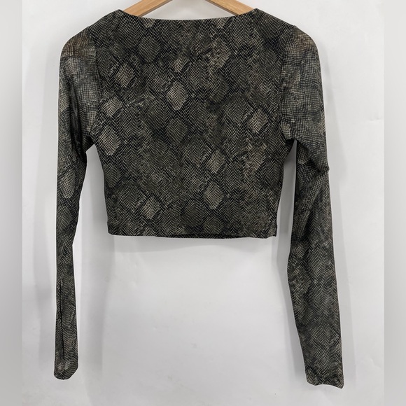 NEW GOOD AMERICAN Asymmetrical Mesh Crop Top Size Medium Print Hunter Snake - Picture 5 of 5
